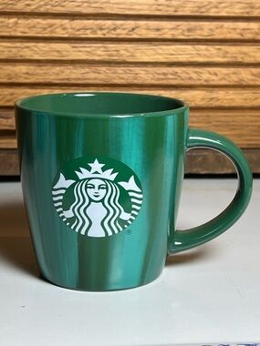 Starbucks Mug 2022 green striped, marbled ceramic with the iconic siren logo.